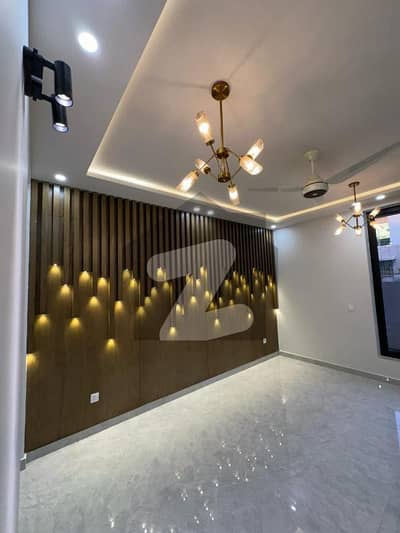 Buy A Centrally Located 10 Marla House In G-13/4