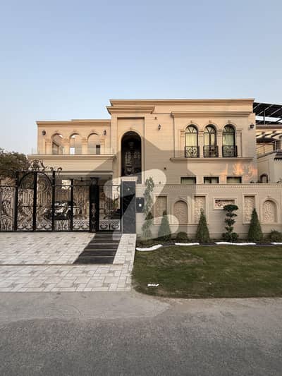 Luxurious 1 Kanal House For Sale