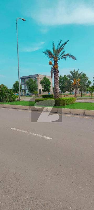 10 MARLA FIRST FLOOR FOR RENT FACING PARK DREAM GARDENS LAHORE.