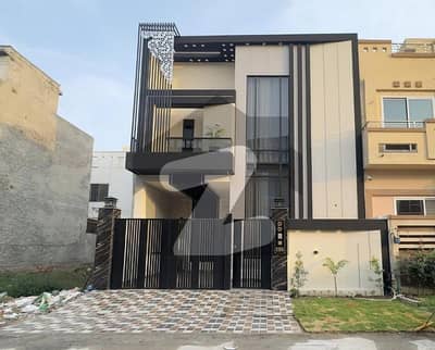 سٹی ہاؤسنگ سوسائٹی گوجرانوالہ میں 4 کمروں کا 5 مرلہ مکان 2.5 کروڑ میں برائے فروخت۔