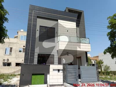واپڈا سٹی فیصل آباد میں 3 کمروں کا 5 مرلہ مکان 1.0 لاکھ میں کرایہ پر دستیاب ہے۔
