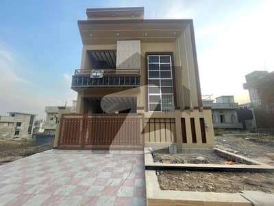 5 Marla Designer's House On Main 80 Feet Road For Sale