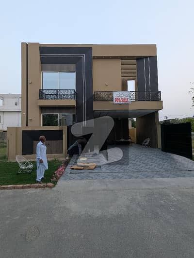 نیسپاک سکیم فیز 3 ڈیفینس روڈ,لاہور میں 5 کمروں کا 10 مرلہ مکان 3.9 کروڑ میں برائے فروخت۔