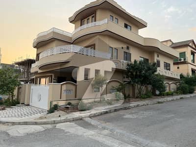 15marlay, Park Facing , Corner , 2min Walk To Giga Mall ,Sector A House For Sale