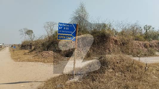 BEAUTIFUL HEIGHT ED PLOT AVAILABLE FOR SALE IN PARK ENCLAVE PHASE 3 CDA.