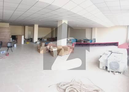 3000 seq feet space available for rent main Gulbreg Green highway