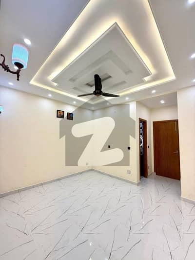 TILE FLOORING GROUND FLOOR 4 BED EXCELLENT LOCATION