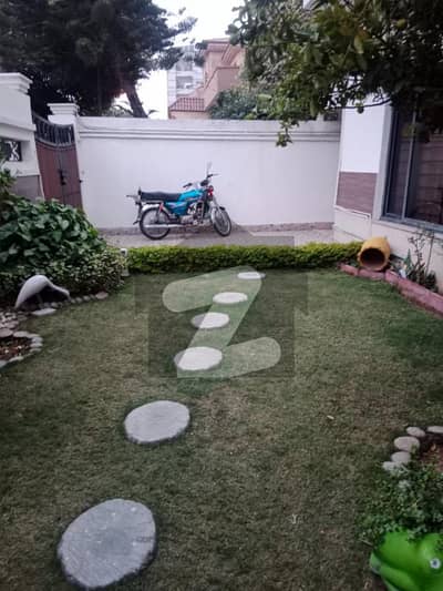 E-11/3 Size 500 Sq Yard double Storey 6 Bed 7 bath 2 Dd 2 Tv Lounge 2 Kitchen