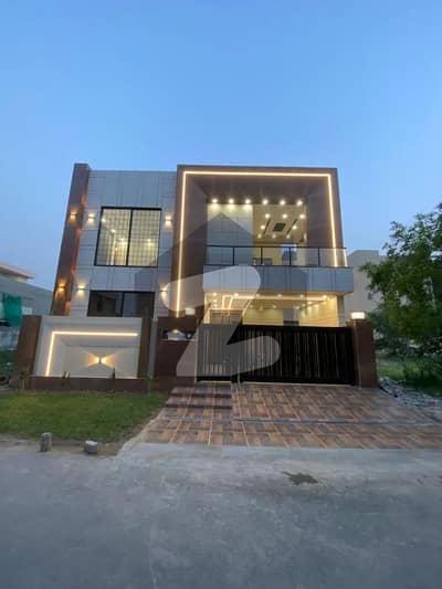 بحریہ ٹاؤن سیکٹر ای بحریہ ٹاؤن,لاہور میں 6 کمروں کا 10 مرلہ مکان 1.4 لاکھ میں کرایہ پر دستیاب ہے۔
