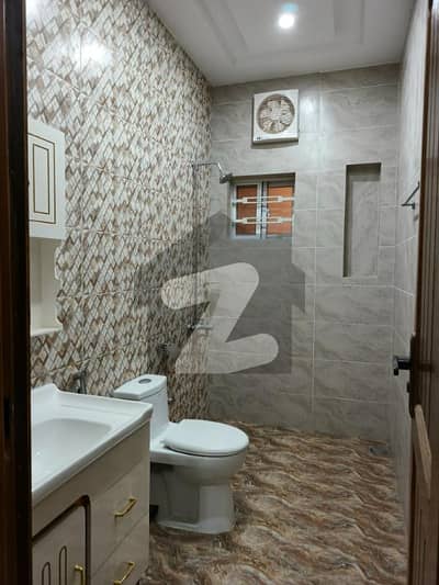10 MARLA BEAUTIFUL UPPER PORTION FOR RENT