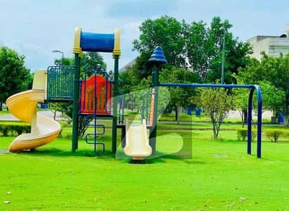 8 Marla Park Facing Super Hot Location Developed Plot For Sale In Very Reasonable price