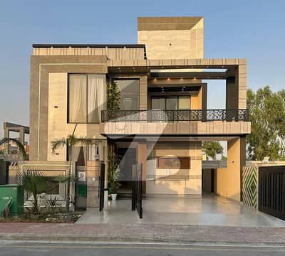 10 Marla Designer Double Height Lobby Solid House For Sale Near Market
