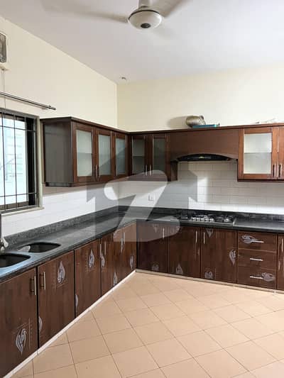 10 Marla Used House for Sale in Fazaia Housing Scheme Phase 1
