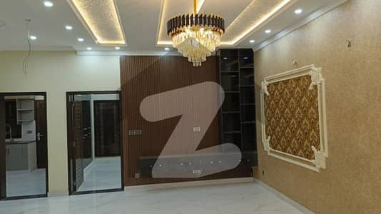 Beautiful 5 Marla House Available For Rent