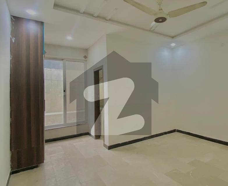 Upper portion available for rent Upper portion available for rent
