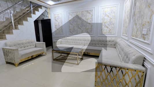 ایف ۔ 8 اسلام آباد میں 7 کمروں کا 1 کنال مکان 9.0 لاکھ میں کرایہ پر دستیاب ہے۔