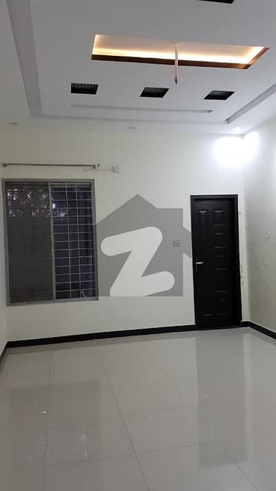 BEHTREEN GROUND FLOOR FOR RENT EASY TO APROCH MAIN RAIWIND ROAD