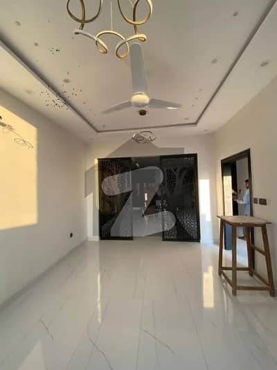 Ready to move 272sq yd 4 & 5 Bedroom DDL Luxury Villa FOR SALE. Only 4km from Main Entrance of BTK. Near GRAND MOSQUE, A-Plus Quality Construction.