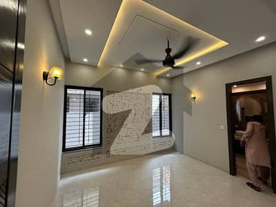 10 MARLA BEAUTIFUL UPPER PORTION WITH SEPARATE ENTRANCE FOR RENT IN PARAGON CITY
