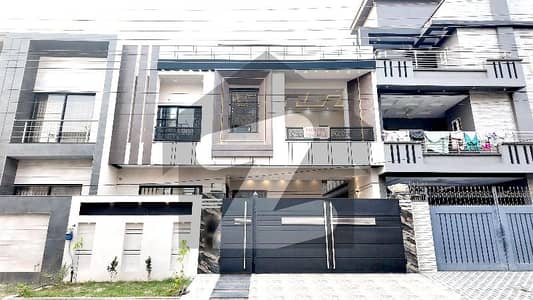 Prime Location 10 Marla House In LDA Avenue Is Available For sale