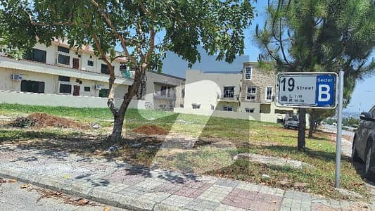 Prime Location Level Plot Near Bee Park For Sale