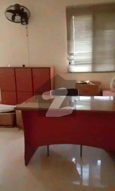 Prime Location Shahra-e-Faisal 1000 Square Feet Office Up For rent