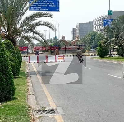 بحریہ ٹاؤن سیکٹر ای بحریہ ٹاؤن,لاہور میں 6 کمروں کا 8 مرلہ عمارت 18.0 کروڑ میں برائے فروخت۔