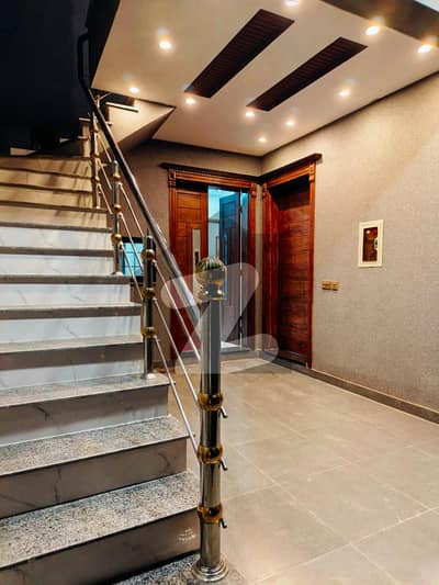 5MARLA FULL TRIPLE STORY HOUSE AVAILABLE FOR RENT IN NESHMAN IQBAL PHASE 2