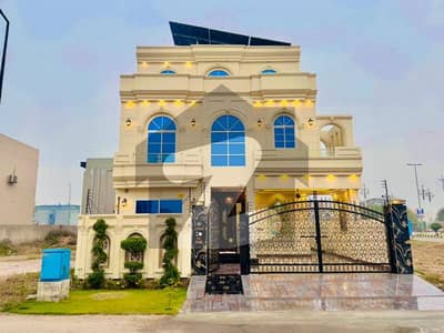 سٹی ہاؤسنگ سوسائٹی گوجرانوالہ میں 6 کمروں کا 10 مرلہ مکان 4.5 کروڑ میں برائے فروخت۔