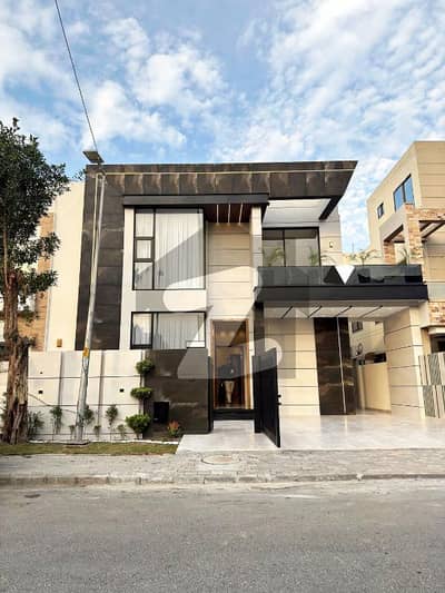 10 Marla House Available For Rent On Prime Location In Bahria Town 10 Marla House Available For Rent On Prime Location In Bahria Town
