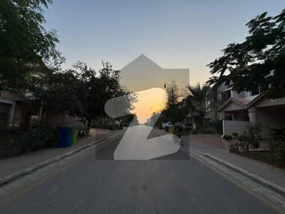 Bahria Homes 152 Sq Yd Villa For Sale Precinct-11B. 3 Bedrooms | Drawing, Dining, Closed Italian Kitchen & TV Lounge. Near Entrance | Near Murree Point | Huge Greenbelt | Close to Parks, Mosques & Shopping Gallery. Just 8 Min Drive from Main Gate.