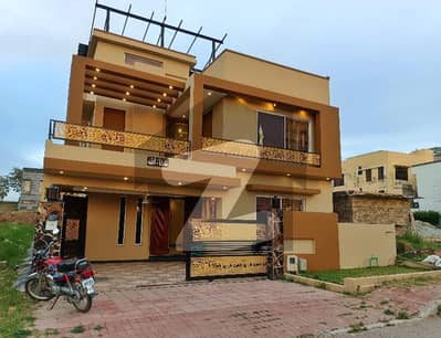 10 Marla Brand New Owner Built House at very Prime Location 10 Marla Brand New Owner Built House at very Prime Location