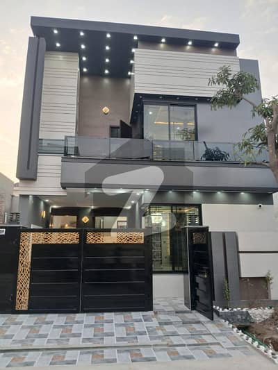 5 Marla Brand New Beautiful House For Sale in park view city