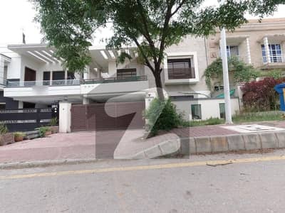 Main Boulevard House Is Available For Sale In Bahria Town Phase 8, Block F1