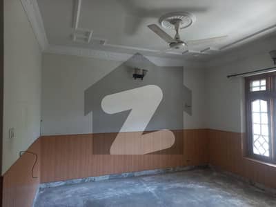 مین مانسہرہ روڈ ایبٹ آباد میں 6 کمروں کا 7 مرلہ مکان 2.8 کروڑ میں برائے فروخت۔