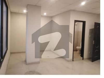 مین بلیوارڈ گلبرگ گلبرگ,لاہور میں 2 مرلہ Studio دفتر 35.0 ہزار میں کرایہ پر دستیاب ہے۔