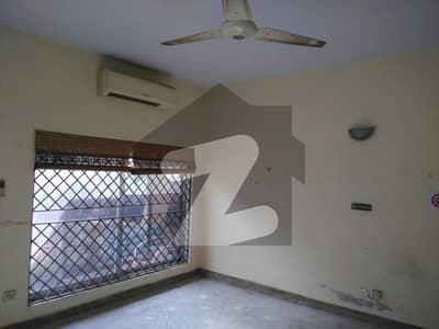 LUXURY HOUSE FOR RENT IN F-7