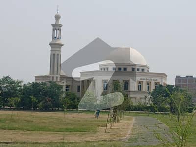 OUTSTANDING LOCATION NEAR BY PARK AND COMMERCIAL ACTIVITIES BAHRIA ORCHARD