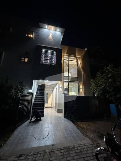 4.5 MARLA OWNER BUILD HOUSE AVAILABLE FOR SALE