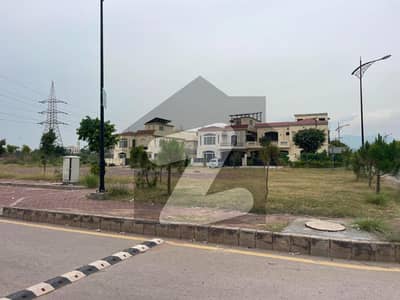 بحریہ انکلیو - سیکٹر سی 1 بحریہ انکلیو,بحریہ ٹاؤن,اسلام آباد میں 16 مرلہ کمرشل پلاٹ 11.0 کروڑ میں برائے فروخت۔
