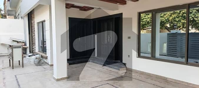 11 MARLA FULL HOUSE AVAILABLE FOR RENT