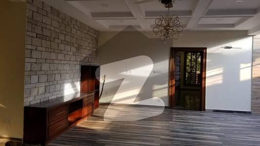 ایف ۔ 7 اسلام آباد میں 6 کمروں کا 1 کنال مکان 18.2 لاکھ میں کرایہ پر دستیاب ہے۔