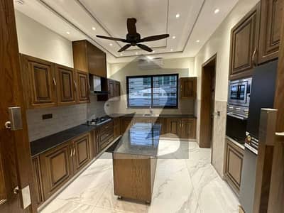 1 Kanal Upper Portion Slightly Use Like New Available For Rent Hot Location