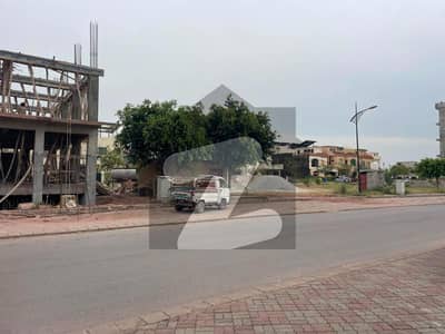 بحریہ انکلیو - سیکٹر سی 1 بحریہ انکلیو,بحریہ ٹاؤن,اسلام آباد میں 8 مرلہ کمرشل پلاٹ 10.5 کروڑ میں برائے فروخت۔