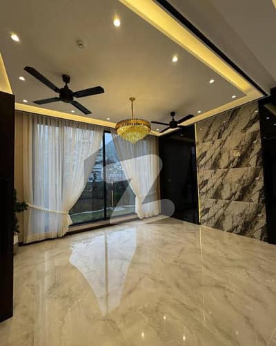 1 kanal Beautiful Upper portion Seprate Gate For Rent Hot Location