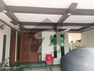 10 Marla Owner Build Used House For Sale In Phase-8 DHA LAHORE. 10 Marla Owner Build Used House For Sale In Phase-8 DHA LAHORE.