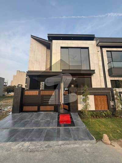 Stunning 5 Marla Contemporary House Available In Prime Area