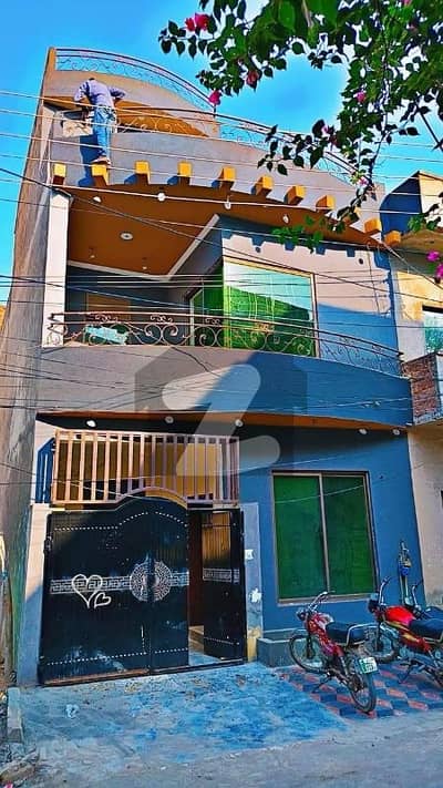 3.5 Marla Beautiful Owner Build With Direct Owner Meeting For Sale in Johar Town phase 2 Near Emporium Mall.