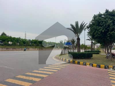 بحریہ انکلیو - سیکٹر سی 1 بحریہ انکلیو,بحریہ ٹاؤن,اسلام آباد میں 8 مرلہ کمرشل پلاٹ 6.5 کروڑ میں برائے فروخت۔