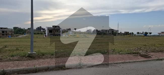 ڈی ایچ اے فیز 5 ۔ کمرشل زون سی 4 ڈی ایچ اے ڈیفینس فیز 5,ڈی ایچ اے ڈیفینس,اسلام آباد میں 8 مرلہ کمرشل پلاٹ 14.0 کروڑ میں برائے فروخت۔